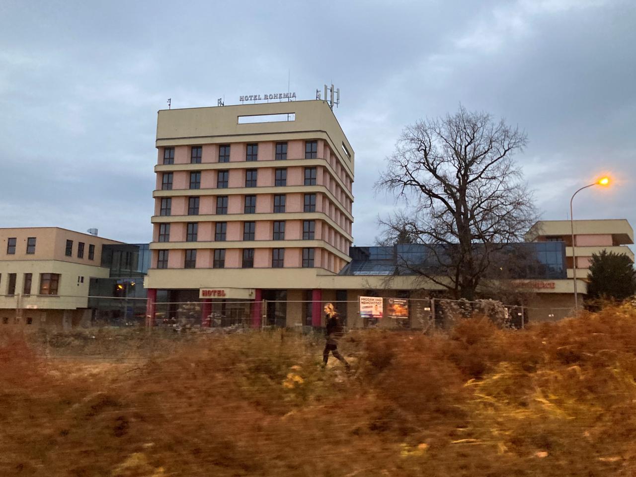 Pohádky ovčí babičky o hotelu Bohemia rozlouskli na zastupitelstvu