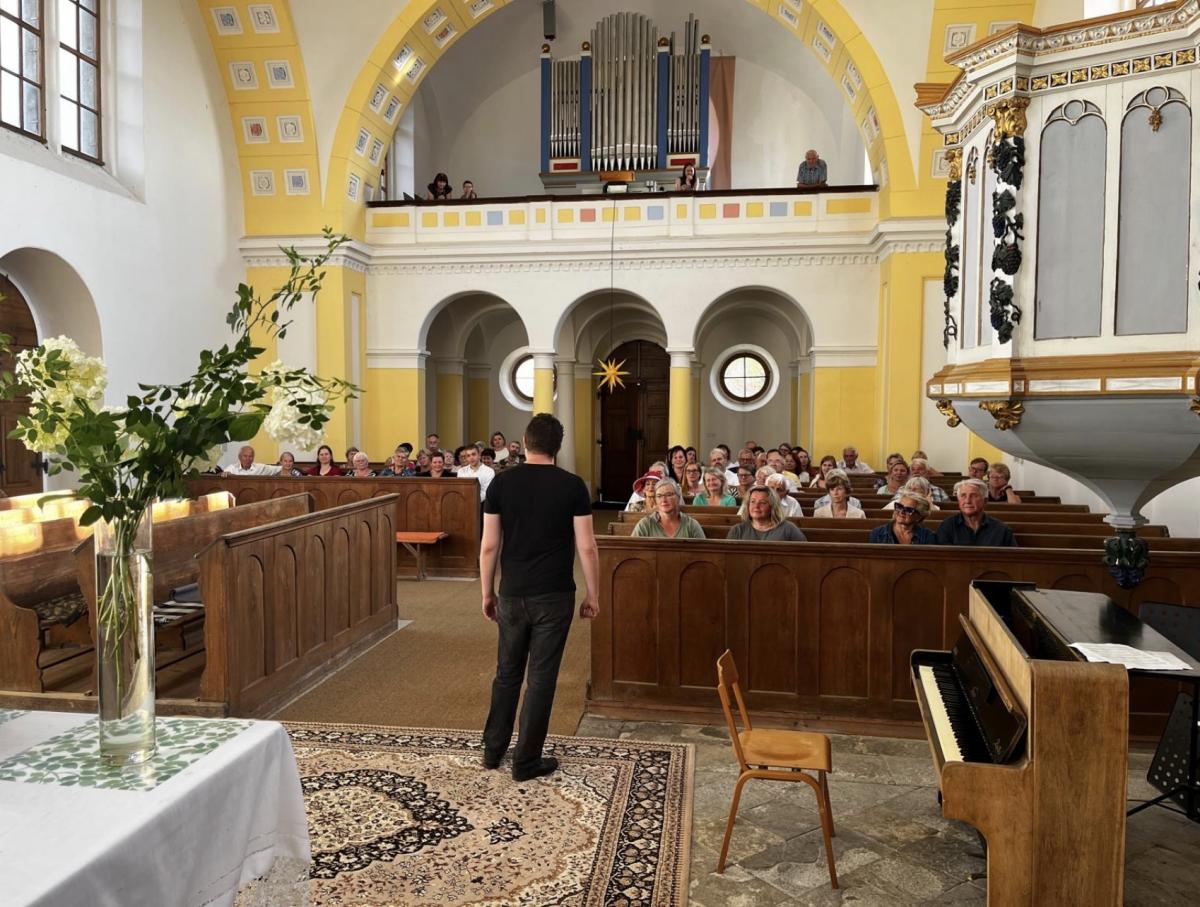 Do Dvakačovic přijede zahrát Varhan Orchestrovič Bauer!