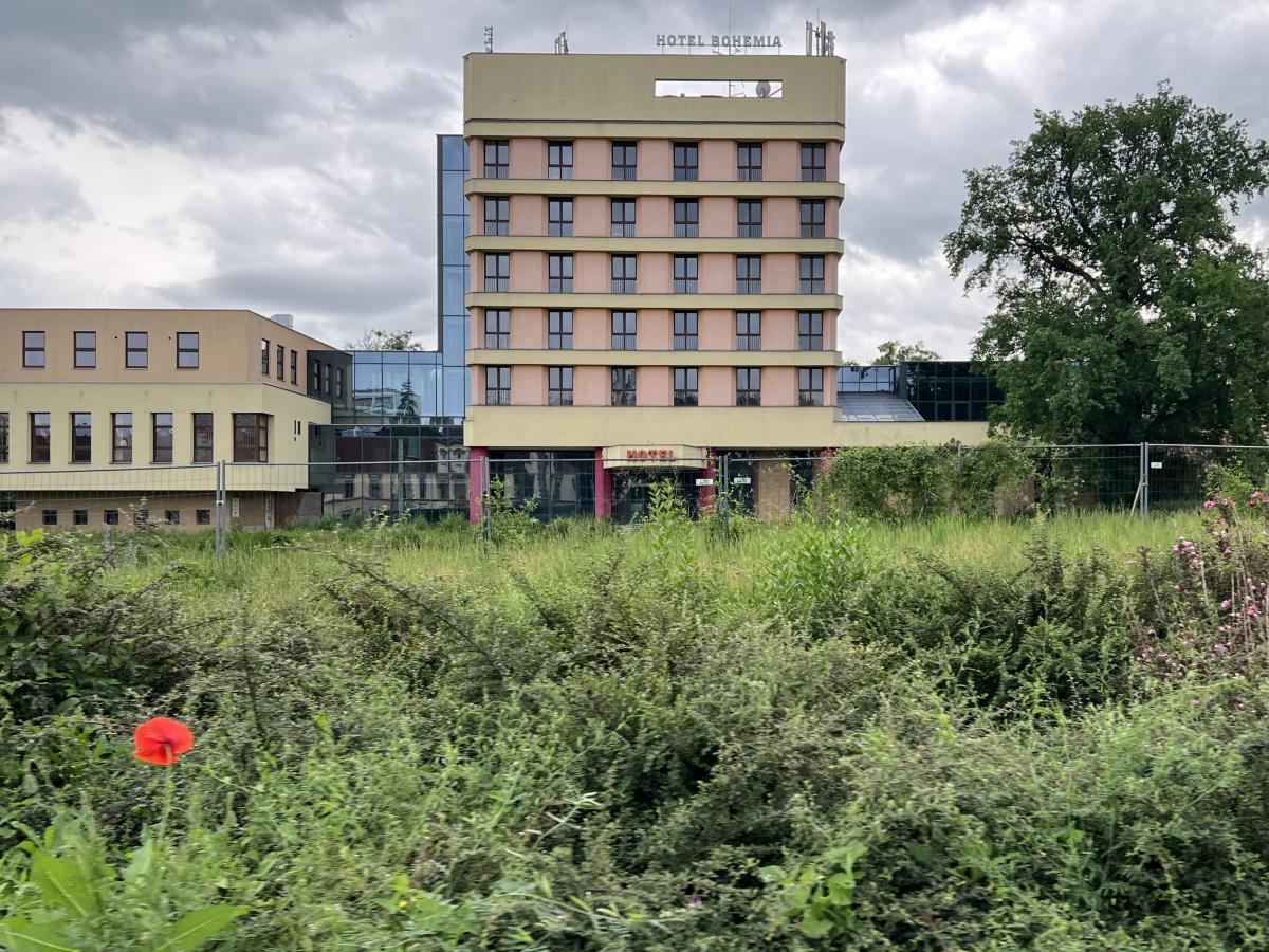 Starosta potvrdil, že mluvil se čtyřmi zájemci o hotel Bohemia
