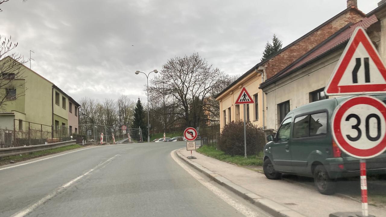 Zbytečně vyhozené peníze na opravu Čáslavské? 