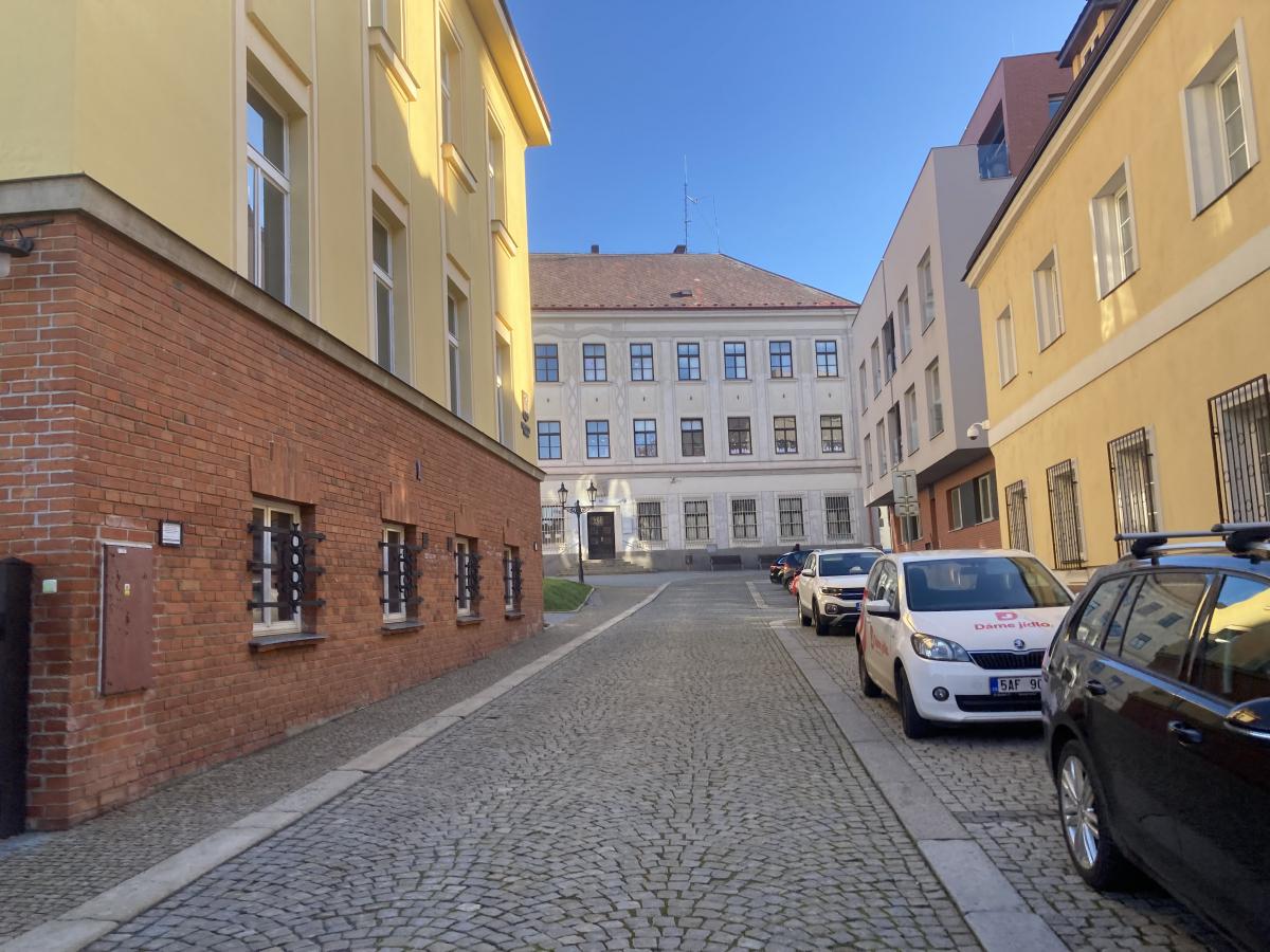 Rada se po půl roce rozhodla  k řešení  situace v ubytovně pro uprchlíky 