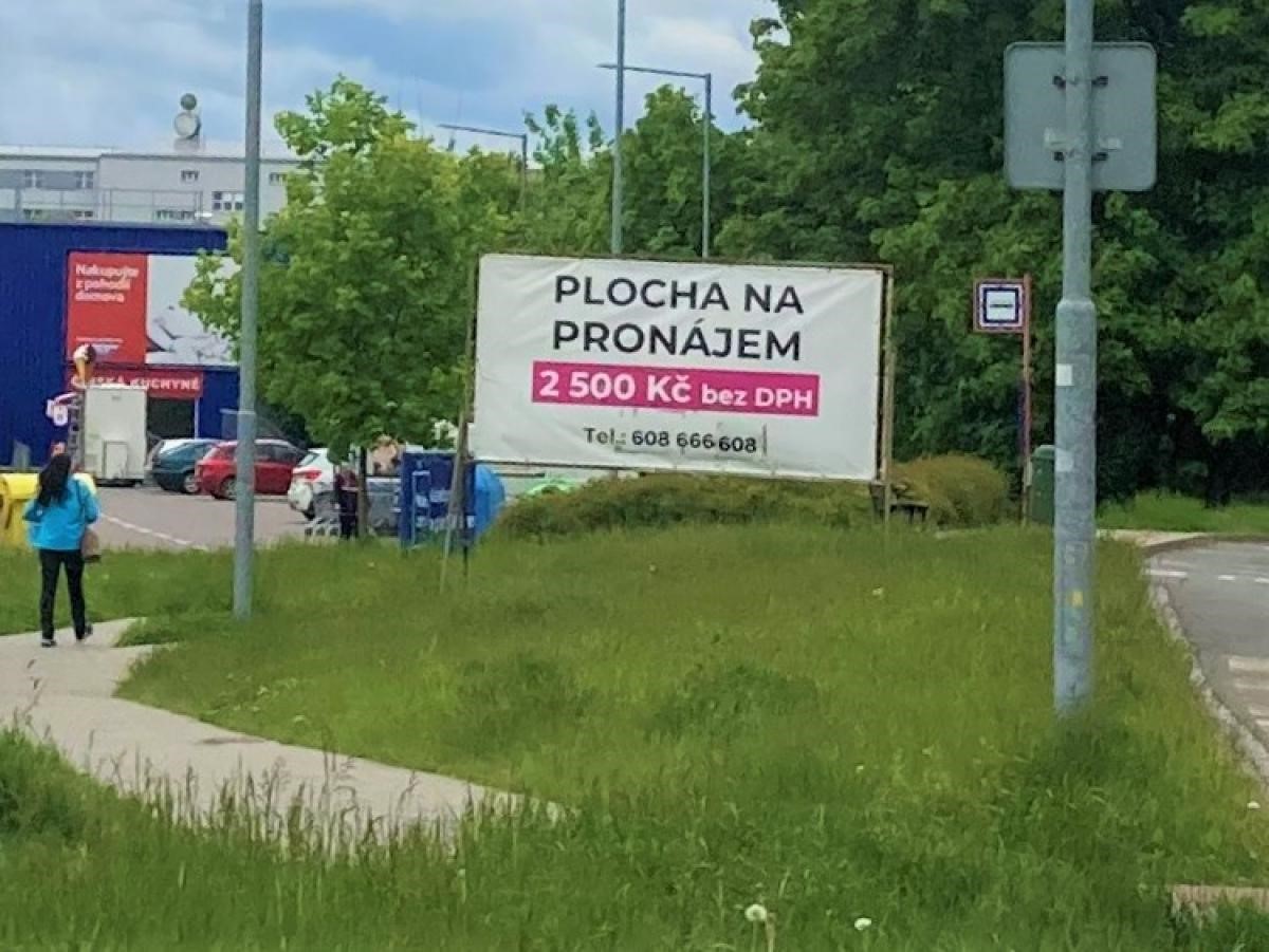 Jak rychle billboardy zmizí, záleží i na správním silničním úřadu kraje