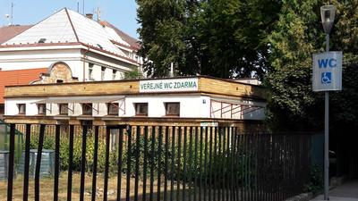 Uzavřená veřejná WC nejsou dobrý nápad