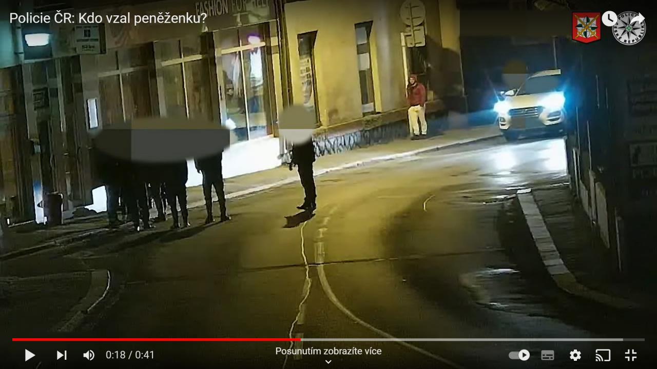 Kamera zachytila muže v nejméně vhodnou chvíli