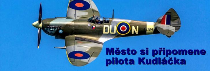 Průlet Spitfiru, odhalení pamětní desky. Město si připomene pilota Kudláčka