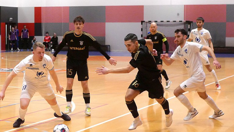 Letošní komplex na značku Interobal bohužel trvá