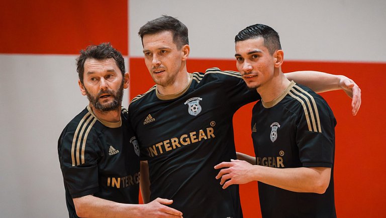 Postup do semifinále stvrdili devíti góly