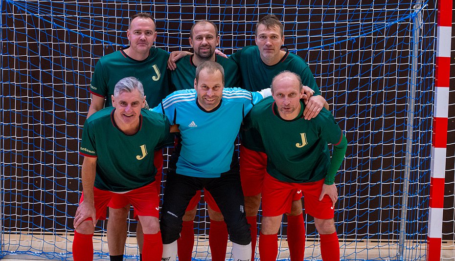 Veteránskému futsalu pošesté kralují Veteráni Chrudim!