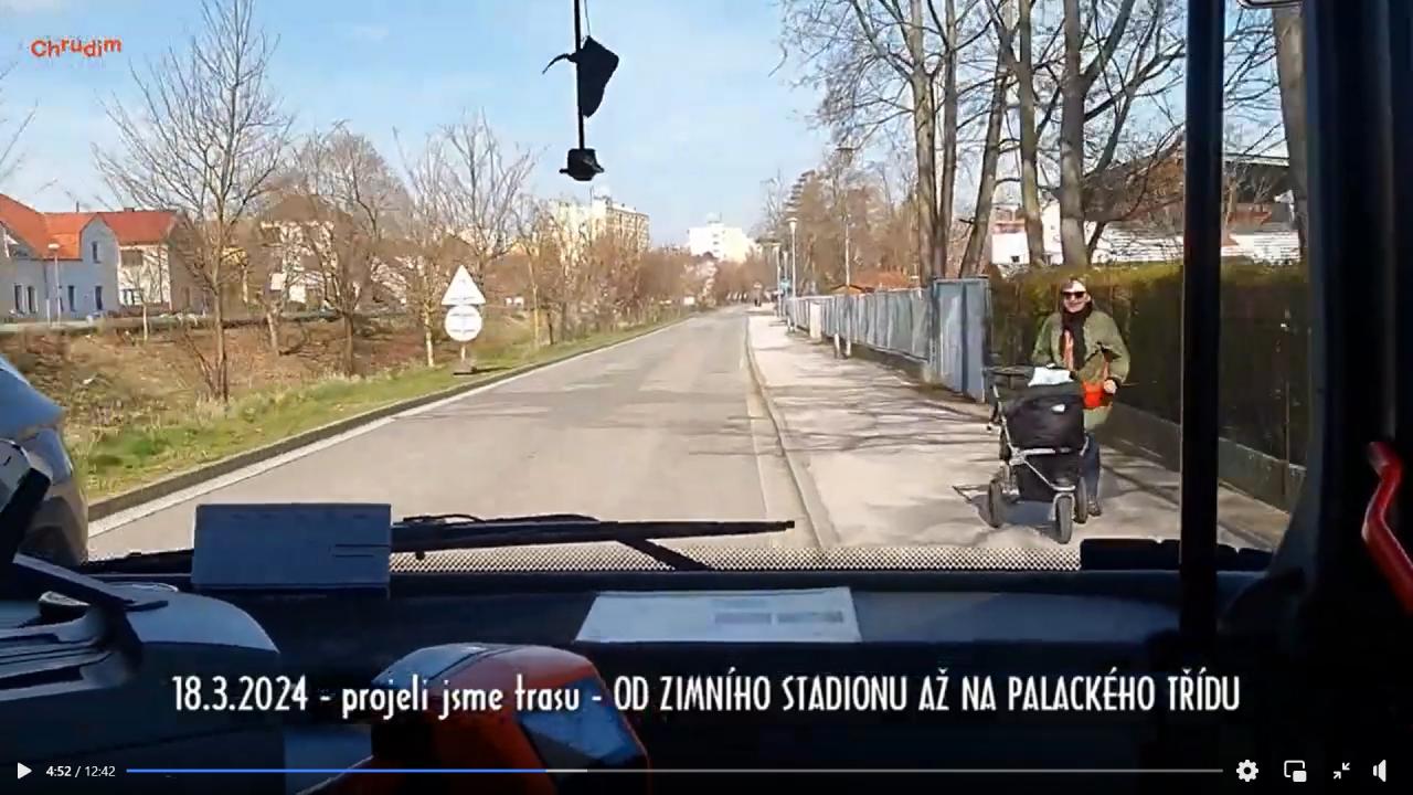 Na chodník se vrací už před koncem všech zákazů!