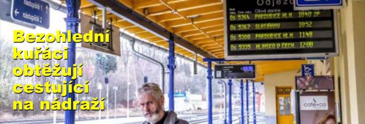 Bezohlední kuřáci obtěžují cestující na nádraží. Vrchní strážník slibuje nápravu