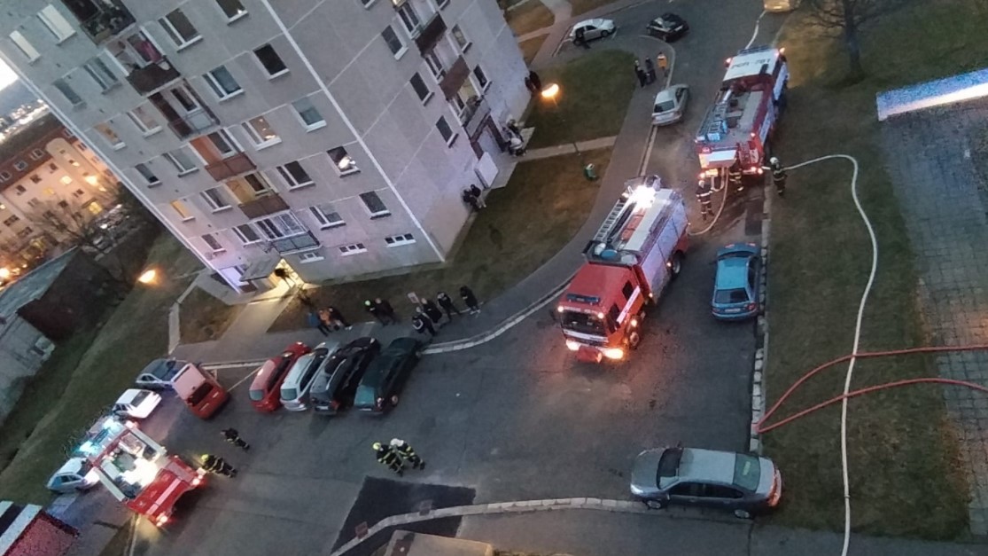 Zásah při požáru Na Větrníku opět rozpoutal diskusi o parkování
