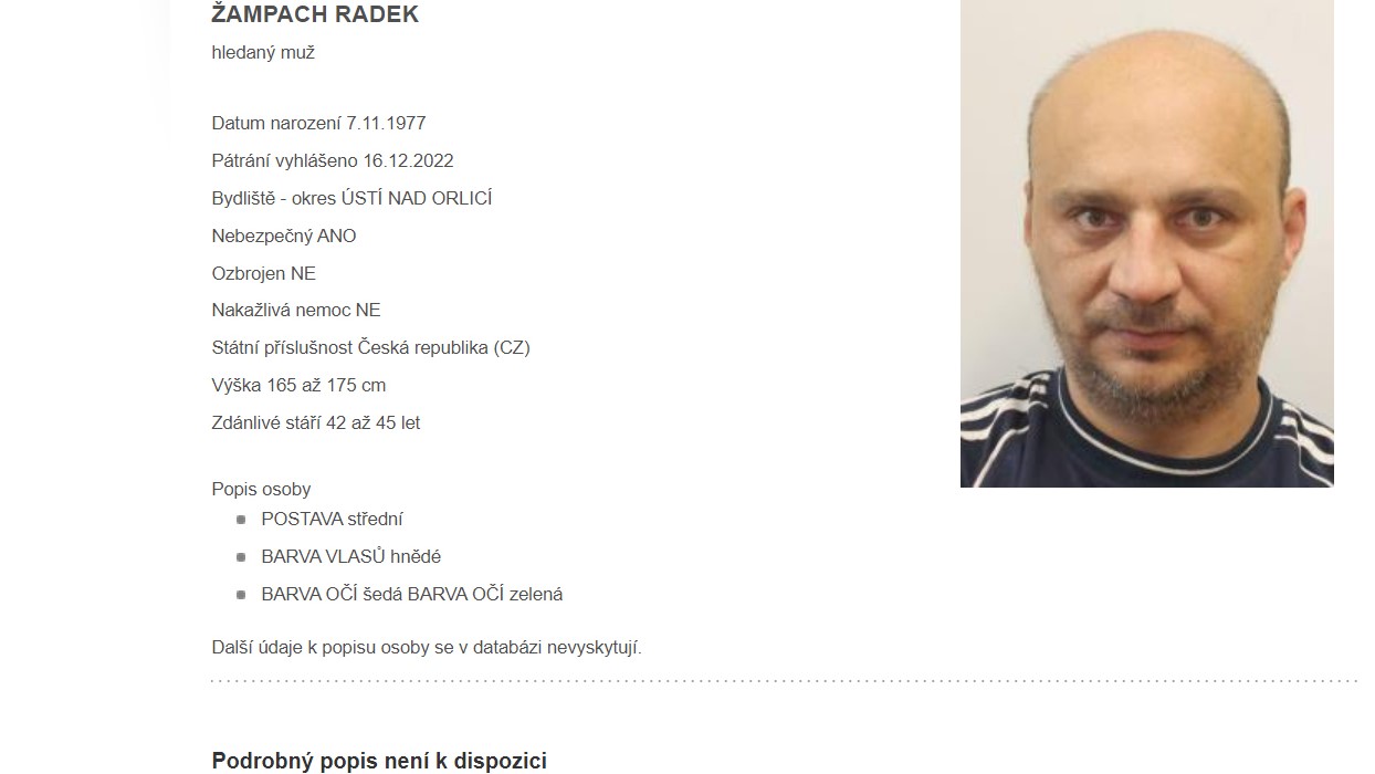 Nebezpečný muž uniká policii