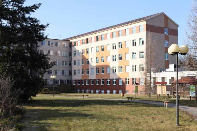 Maminky s dětmi po porodu se přestěhovaly do přízemí nemocnice