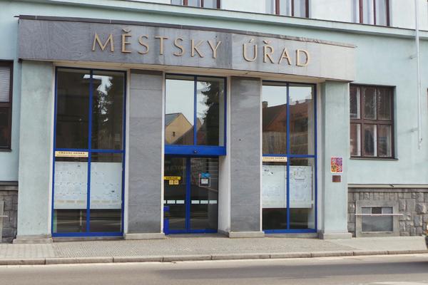 Vyberte absurditu roku 