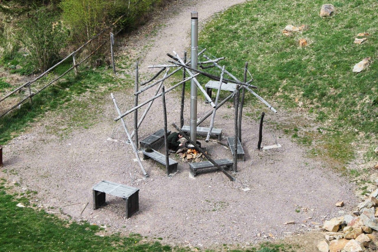Městské lesy se brání: "Kryté ohniště pod Bárou svou funkci plní"