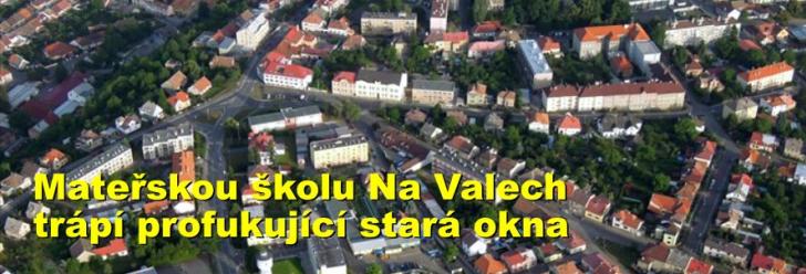 Mateřskou školu Na Valech trápí profukující stará okna