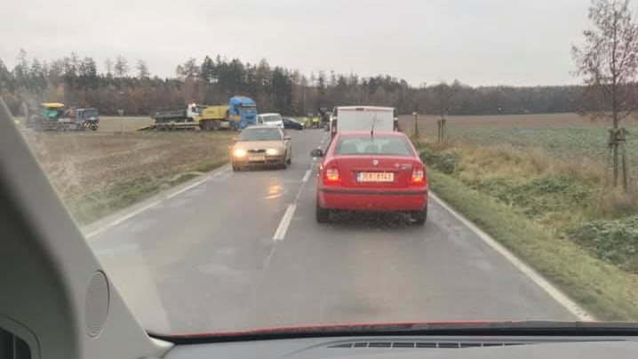 Modernizace mostu a opravy objízdné trasy brzdí dopravu do Skutče a Luže