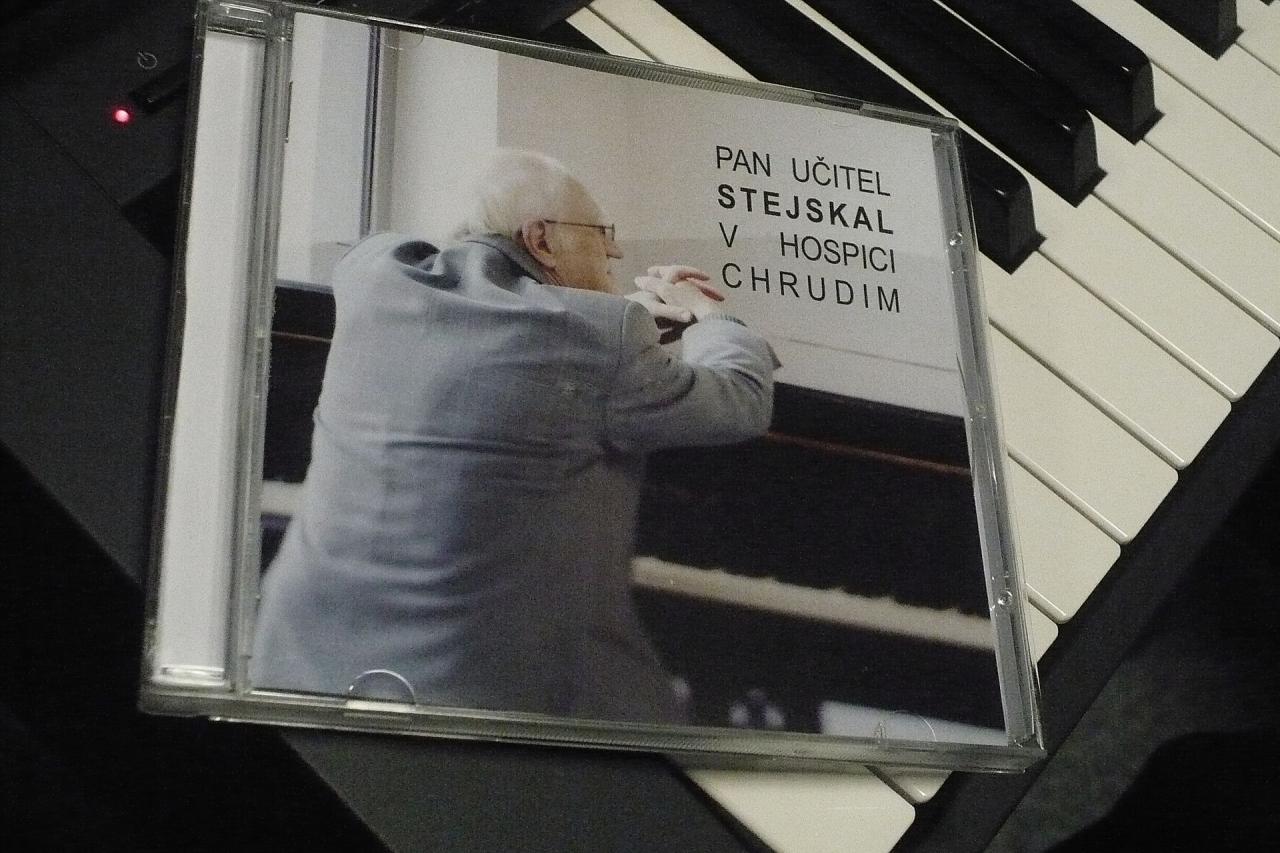 Za zdmi hospicu zní i Gerschwinova hudba
