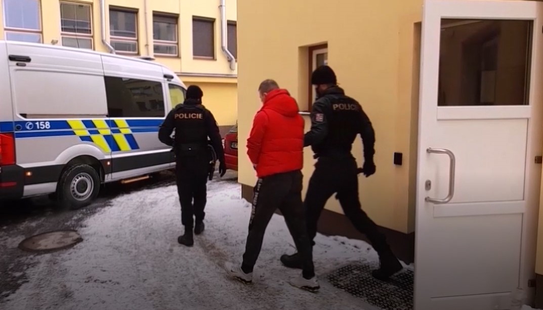 Dealeři pervitinu skončili ve vazbě