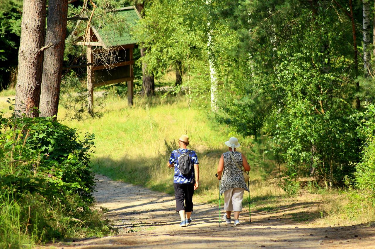 O víkendu brali lidé lesy Na Podhůře útokem