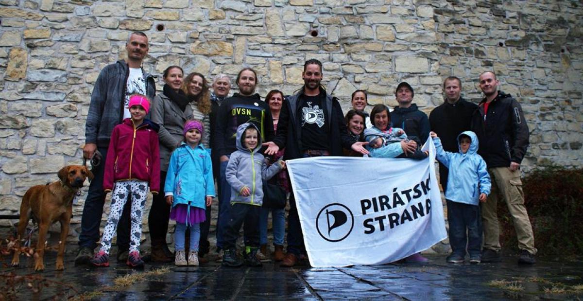 Piráti se před volbou nového předsedy pořádně pohádali