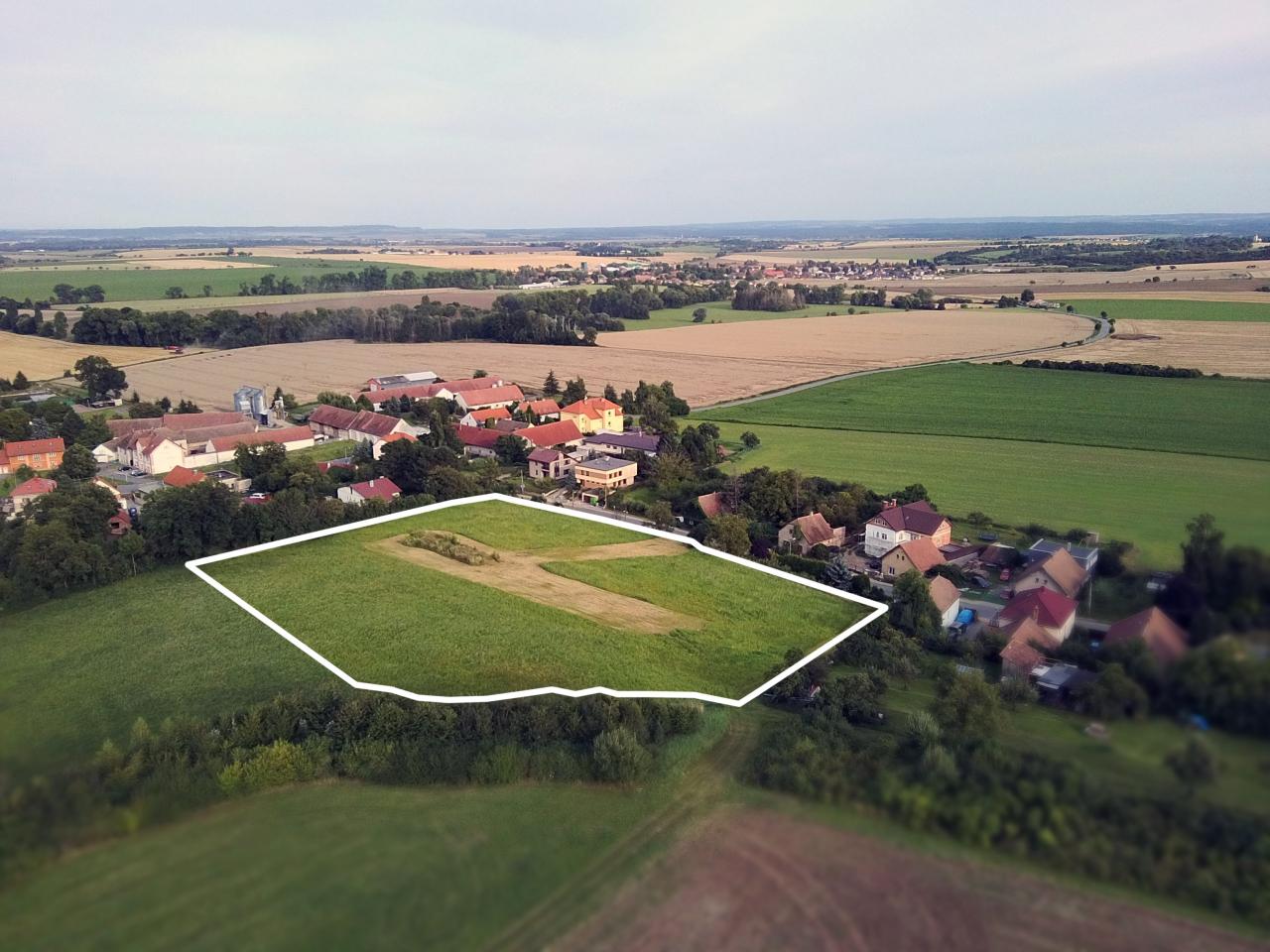 Město chce prodat pozemek, o který byly třenice. Developerovi za hubičku