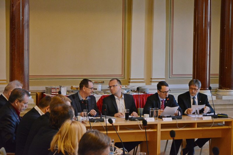 Vedení Pardubic a kraje se sešlo nad projekty terminálu a letiště 