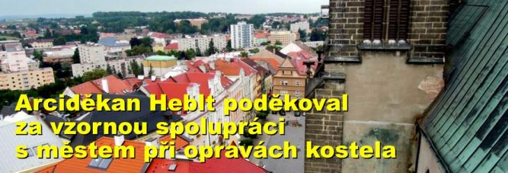 Arciděkan Heblt poděkoval za vzornou spolupráci s městem při opravách kostela