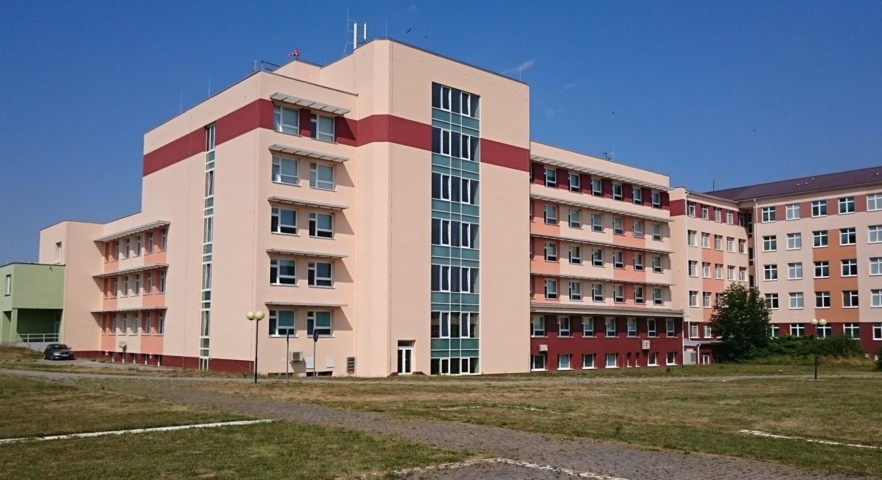Návštěvy v nemocnici opět povoleny