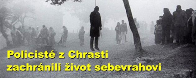 Policisté z Chrasti zachránili život sebevrahovi