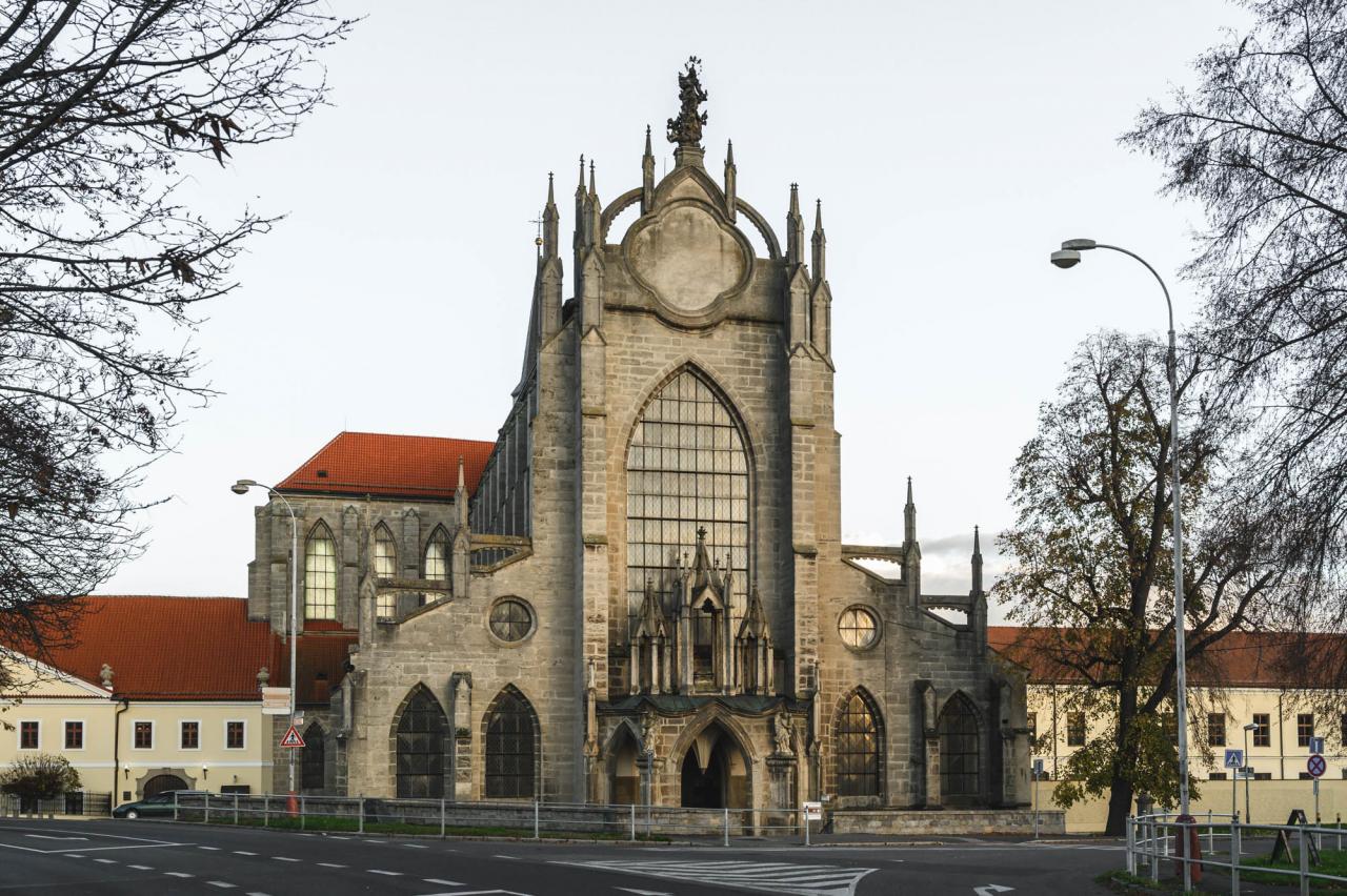 Sedlecká katedrála za svitu svíček a zpěvu chorálů