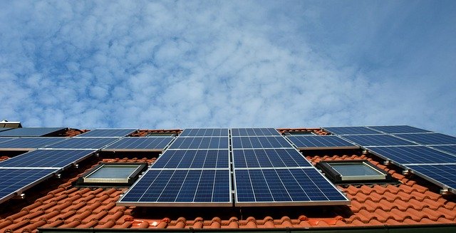 Desateru problémů vévodí solární panely