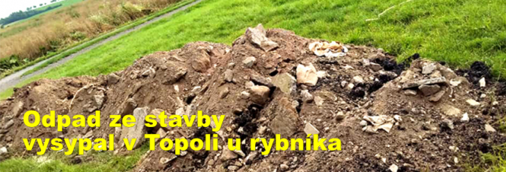 Odpad ze stavby vysypal v Topoli u rybníka