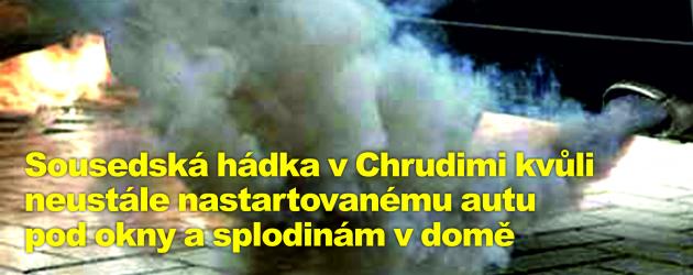 Sousedská hádka v Chrudimi kvůli neustále nastartovanému autu pod okny a splodinám v domě