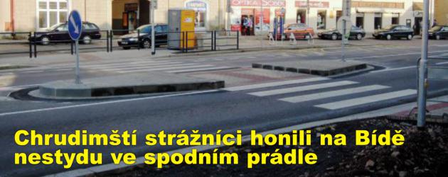 Chrudimští strážníci honili na Bídě nestydu ve spodním prádle