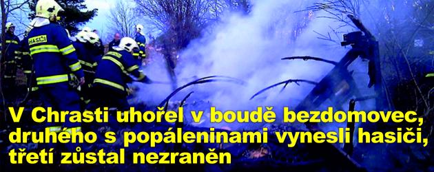 V Chrasti uhořel v boudě bezdomovec, druhého s popáleninami vynesli hasiči, třetí zůstal nezraněn