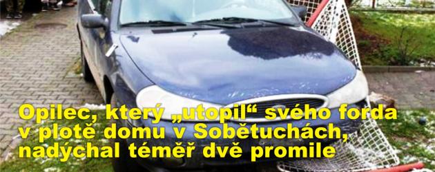 Opilec, který „utopil“ svého forda v plotě rodinného domu v Sobětuchách, nadýchal téměř dvě promile