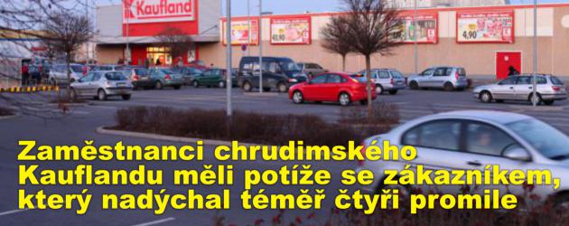 Zaměstnanci chrudimského Kauflandu měli potíže se zákazníkem, který nadýchal téměř čtyři promile