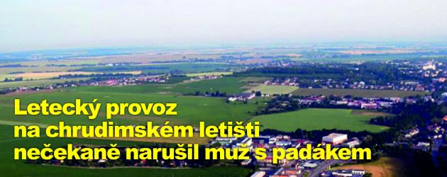 Letecký provoz na chrudimském letišti nečekaně narušil muž s padákem