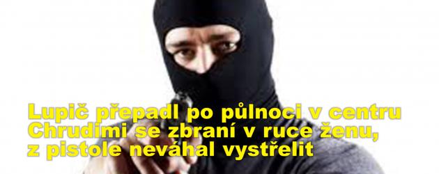 Lupič přepadl po půlnoci v centru Chrudimi se zbraní v ruce ženu, z pistole neváhal vystřelit