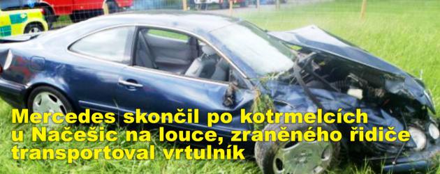 Mercedes skončil po kotrmelcích u Načešic na louce, zraněného řidiče transportoval vrtulník