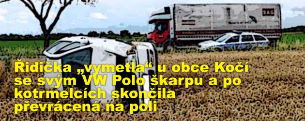 Řidička „vymetla“ u obce Kočí se svým VW Polo škarpu a po kotrmelcích skončila převrácená na poli