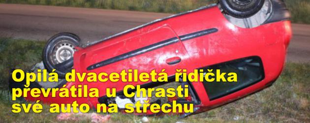 Opilá dvacetiletá řidička převrátila u Chrasti své auto na střechu