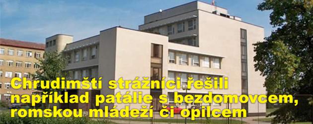 Chrudimští strážníci řešili například patálie s bezdomovcem, romskou mládeží či opilcem na nádraží 