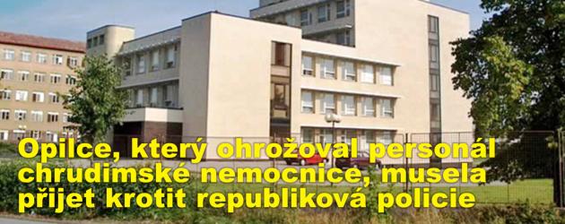 Opilce, který ohrožoval personál chrudimské nemocnice, musela přijet krotit republiková policie