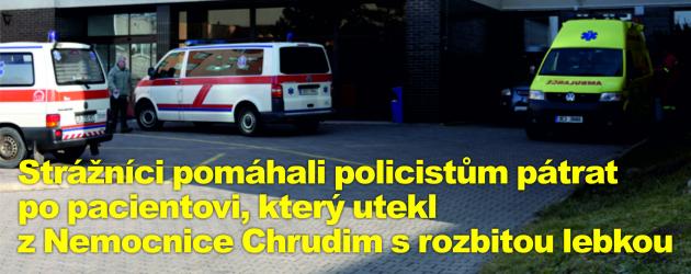 Strážníci pomáhali policistům pátrat po pacientovi, který utekl z Nemocnice Chrudim s rozbitou lebkou