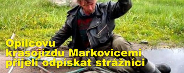 Opilcovu krasojízdu Markovicemi přijeli odpískat strážníci
