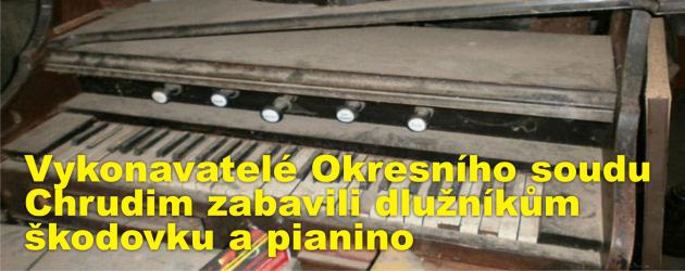 Vykonavatelé Okresního soudu v Chrudimi zabavili dlužníkům škodovku a pianino