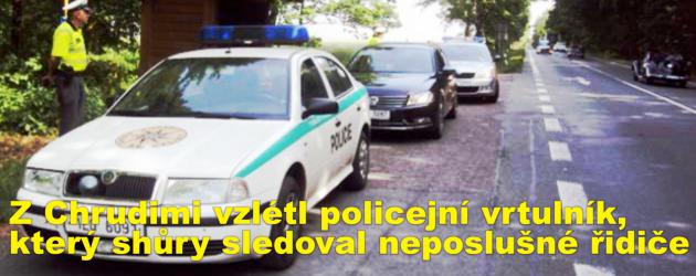 Z Chrudimi vzlétl policejní vrtulník, který shůry sledoval neposlušné řidiče
