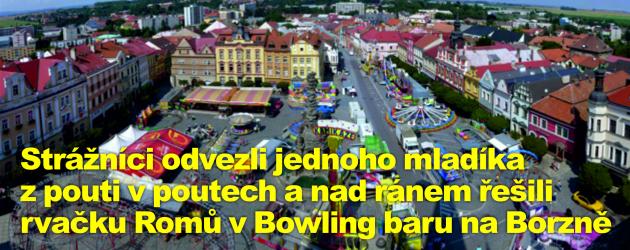 Strážníci odvezli jednoho mladíka z pouti v poutech a nad ránem řešili rvačku Romů v Bowling baru na Borzně